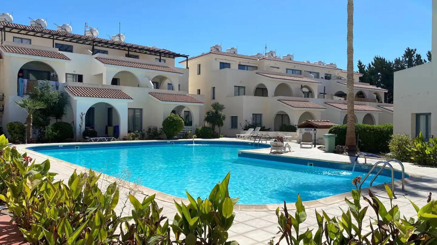 Apartament 2-bedroom With Pool *